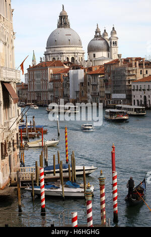 Una vista del mondo-famoso Canal Grande a Venezia Italia Foto Stock