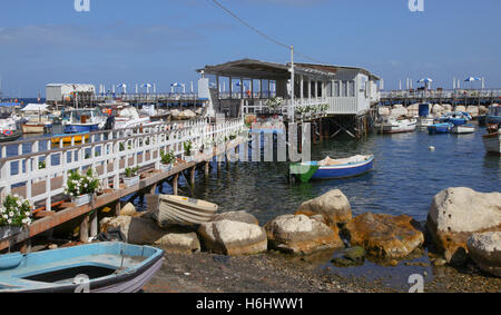 Porto, porto, acqua, mare, barca, vecchio, pesca, porto, porticciolo, molo, oceano, trasporto, su, corda, nave, legno, trasporto. Foto Stock