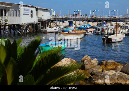 Porto, porto, acqua, mare, barca, vecchio, pesca, porto, porticciolo, molo, oceano, trasporto, su, corda, nave, legno, trasporto. Foto Stock