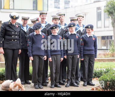 Brentwood, Essex, 29 ottobre 2016,Navy cadetti in occasione del lancio di Brentwood appello di papavero Credito: Ian Davidson/Alamy Live News Foto Stock