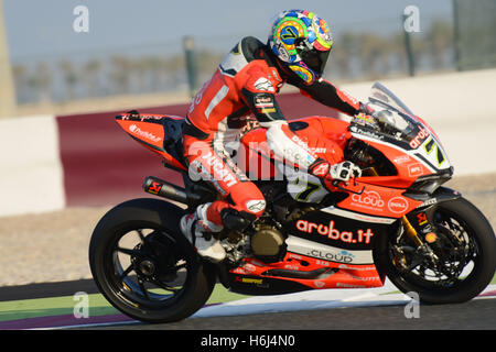 Circuito di Losail Doha, in Qatar. Il 29 ottobre 2016. Chaz Davies che corre in Ducati durante il round finale del 2016 FIM Superbike World Championship Credito: Gina Layva/Alamy Live News Foto Stock