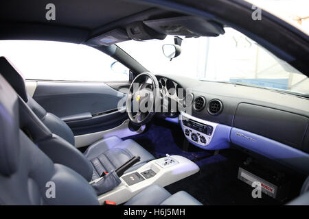 Alexandra Palace di Londra. Regno Unito 29 ott 2016 - Interno del 2001 Ferrari 360 Modena F1sul display al Classic & Sports Car Show Credito: Dinendra Haria/Alamy Live News Foto Stock