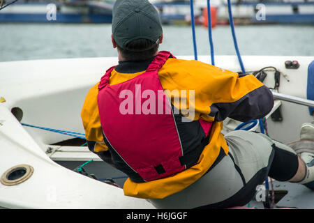 Belgrado Finn Cap 2016, Serbia - Boris Adjanski nella classe Finn barca a vela partecipa a uno dei match race regate Foto Stock