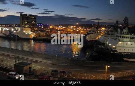 Aberdeen Harbour di notte, Aberdeenshire,Scozia,UK Foto Stock