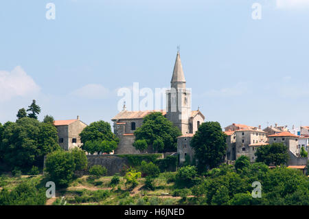 Artista Village e il villaggio di montagna Groznjan, Istria, Croazia, Europa Foto Stock