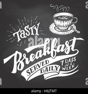 Una gustosa prima colazione servita giornalmente, sette giorni in una settimana. Scritte a mano con un schizzo di una tazza di caffè. Vintage illustratio tipografia Illustrazione Vettoriale