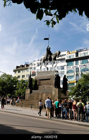 La statua equestre di San Venceslao, patrono della Boemia in Piazza Venceslao, Praga, Repubblica Ceca. Foto Stock