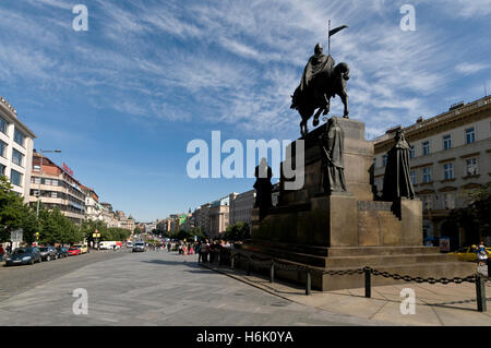 La statua equestre di San Venceslao, patrono della Boemia in Piazza Venceslao, Praga, Repubblica Ceca. Foto Stock