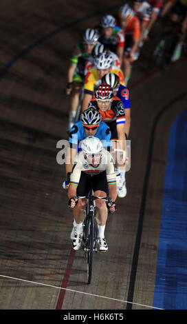 La Gran Bretagna di Mark Cavendish compete in uomini della Chase finale durante il giorno sei dei sei giorni della manifestazione presso Lee Valley Velopark, Londra. Foto Stock