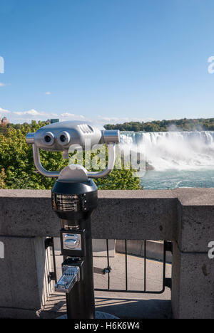 Gettoniera binocolo per la visione delle cascate Americane e altri oggetti dal lato canadese delle Cascate del Niagara Foto Stock