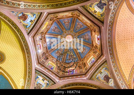 La cupola in vetro colorato Angeli Basilica Templo De Belen tempio di Belen Parroquia de Immaculada Corzaon de Maria Guanajuato Messico. Foto Stock