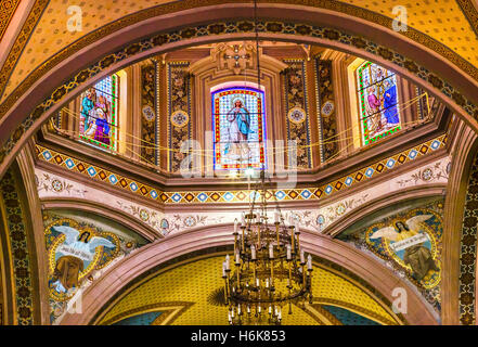 La cupola in vetro colorato Basilica Templo De Belen tempio di Belen Parroquia de Immaculada Corzaon de Maria Guanajuato Messico. Foto Stock