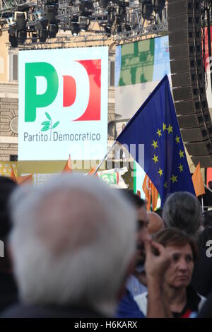 Roma, Italia. 29 ott 2016. il partito democratico partito politico rally nel piazzale del popolo, Roma, Italia per votare sì al referendum per la riforma costituzionale del 4 dicembre del credito: gari wyn williams / alamy live news Foto Stock