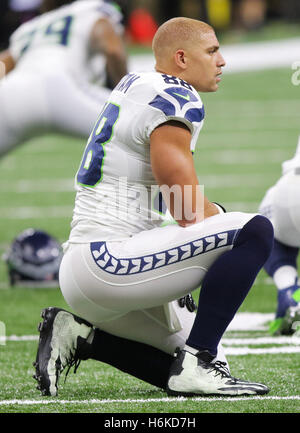 New Orleans, Louisiana, Stati Uniti d'America. 30 ott 2016. Seattle Seahawks stretto fine Jimmy Graham si riscalda prima la sua partita contro i New Orleans Saints al Mercedes-Benz Superdome di New Orleans, Louisiana su ottobre 30, 2016 © Dan Anderson/ZUMA filo/Alamy Live News Foto Stock