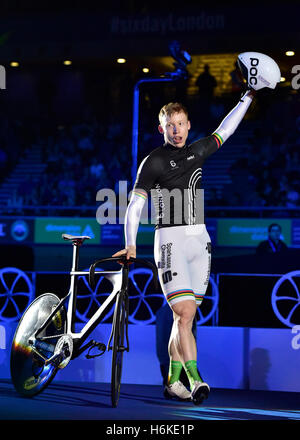 Londra, Regno Unito. Il 30 ottobre, 2016. Joachim Eielers pone al vincitore della sprint di 2016 di Sei Giorni per Londra il giorno 6 a Lee Valley VeloPark. Credito: Taka Wu/Alamy Live News Foto Stock