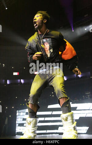 Philadelphia, PA, Stati Uniti d'America. 28 ott 2016. Designer in esecuzione al potente 2016 presso la Wells Fargo Center di Philadelphia, Pa su ottobre 28, 2016 © Star Shooter/media/punzone Alamy Live News Foto Stock