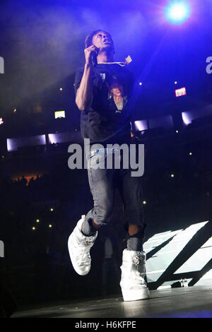 Philadelphia, PA, Stati Uniti d'America. 28 ott 2016. Designer in esecuzione al potente 2016 presso la Wells Fargo Center di Philadelphia, Pa su ottobre 28, 2016 © Star Shooter/media/punzone Alamy Live News Foto Stock