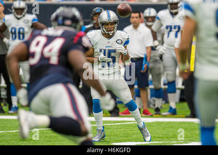 Houston, Texas, Stati Uniti d'America. 30 ott 2016. Detroit Lions ricevente larga Golden Tate (15) fa una dichiarazione delle catture durante il secondo trimestre di un gioco di NFL tra Houston Texans e il Detroit Lions a NRG Stadium di Houston, TX su Ottobre 30th, 2016. I Texans hanno vinto il gioco 20-13. Credito: Trask Smith/ZUMA filo/Alamy Live News Foto Stock