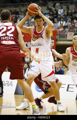 Kanagawa, Giappone. 29 ott 2016. Atsuya Ota (Neophoenix) Basket : 2016-17 B.LEAGUE Prima Divisione corrispondenza tra Kawasaki Brave Thunders 84-66 SAN-EN Neophoenix a Todoroki Arena di Kanagawa, Giappone . © Yusuke Nakanishi AFLO/sport/Alamy Live News Foto Stock