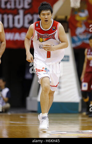 Kanagawa, Giappone. 29 ott 2016. Atsuya Ota (Neophoenix) Basket : 2016-17 B.LEAGUE Prima Divisione corrispondenza tra Kawasaki Brave Thunders 84-66 SAN-EN Neophoenix a Todoroki Arena di Kanagawa, Giappone . © Yusuke Nakanishi AFLO/sport/Alamy Live News Foto Stock