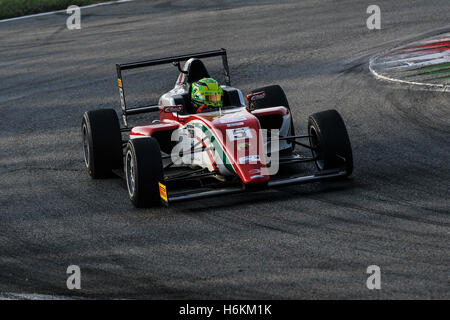 Sul circuito di Monza, Monza, Italia. 30 ott 2016. Mick Schumacher in azione durante gara 1 per il Campionato Italiano di F4 Championship sul circuito di Monza il credito: Azione Plus sport/Alamy Live News Foto Stock