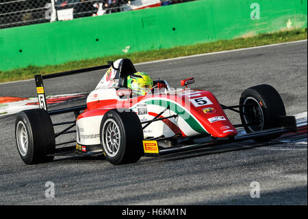 Sul circuito di Monza, Monza, Italia. 30 ott 2016. Mick Schumacher in azione durante gara 1 per il Campionato Italiano di F4 Championship sul circuito di Monza il credito: Azione Plus sport/Alamy Live News Foto Stock