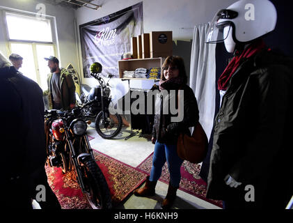 Praga, Repubblica Ceca. 29 ott 2016. Inizio di due giorni di mostra di motociclette di tutti guidare moto mostra e apertura della nuova sala polivalente per le persone creative che ha avuto luogo a Praga Repubblica Ceca, Ottobre 29, 2016. © Roman Vondrous/CTK foto/Alamy Live News Foto Stock