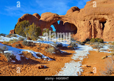 Il doppio arco in Arches National Park nello Utah in inverno Foto Stock