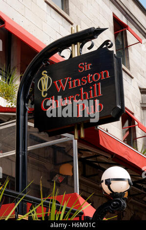 Sir Winston Churchill Pub sulla Crescent Street nel centro cittadino di Montreal, Quebec, Canada Foto Stock