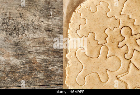 Stendere la pasta tagliata figure di Natale. Foto Stock