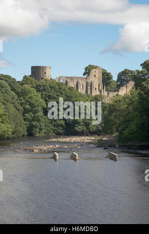 Barnard Castle sopra il fiume tees Barnard Castle county durham Inghilterra in estate Foto Stock