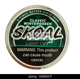 Winneconne, WI - 29 Ottobre 2016: Può di Skoal il tabacco da masticare isolato su un background. Foto Stock
