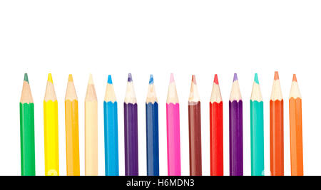 La colorazione di un pastello matite isolati su sfondo bianco Foto Stock