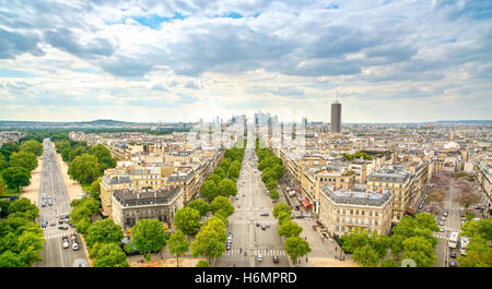 La Defense area di business, La Grande Armee Avenue. Vista dall'Arc de Triomphe. Parigi, Francia, Europa. Foto Stock
