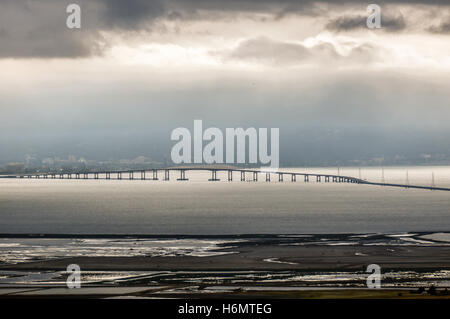 San Mateo-Hayward Bridge e nebbiosa San Francisco Peninsula, CALIFORNIA, STATI UNITI D'AMERICA Foto Stock