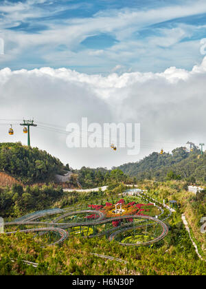 Vista in elevazione della fantasia parco divertimenti. Ba Na Hills Resort di montagna, Da Nang, Vietnam. Foto Stock