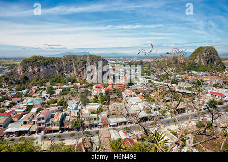 Vista in elevazione delle montagne di marmo. Da Nang, Vietnam. Foto Stock