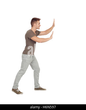 Giovane uomo spingendo qualcosa di isolato su uno sfondo bianco Foto Stock