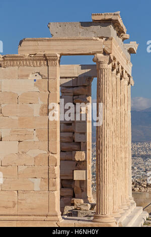 Colonne di Eretteo tempio sulla Acropoli di Atene Foto Stock