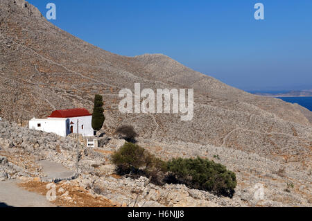 Stavros Stin monastero, in alto al suo interno montuoso di Chalki isola vicino a RODI, DODECANNESO isole, Grecia. Foto Stock