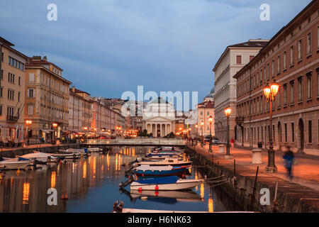 Vista del San Antonio nella cattedrale di Trieste Foto Stock