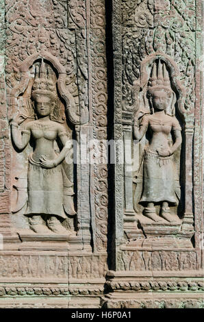 Antica pietra asiatici figure scolpite in buddista di Angkor Wat Cambogia Foto Stock