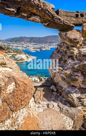 Vista di Bodrum e il vecchio mulino a vento, Turchia Foto Stock