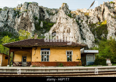 Una vecchia stazione ferroviaria in Bulgaria Foto Stock