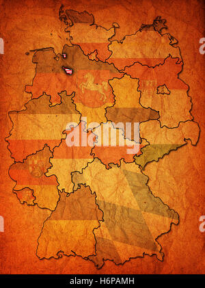 Un colore politico vintage Germania Repubblica federale tedesca bandiera ruggine bremen land membro Regione Provincia scratch geografia vecchio Foto Stock