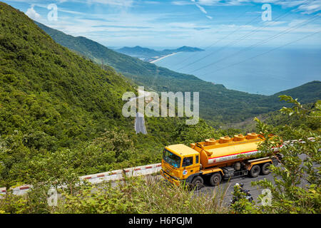 Vista da Hai Van (Ocean Cloud) passare verso Lang Co Beach. Thua Thien Huê Provincia, Vietnam. Foto Stock