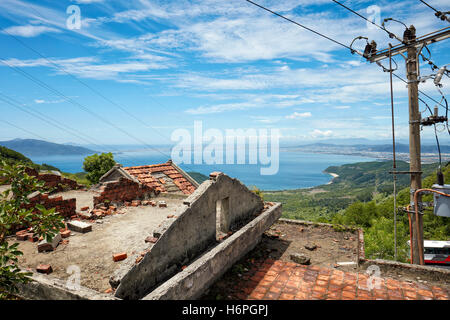 Vista dal vertice di Hai Van (Ocean Cloud) passare verso Da Nang Bay. Thua Thien Huê Provincia, Vietnam. Foto Stock