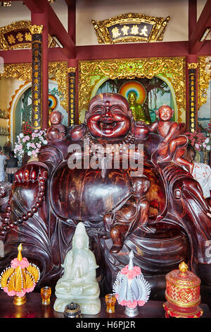 Felice statua del Buddha in Linh Ung Pagoda. Da Nang, Vietnam. Foto Stock