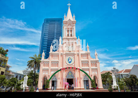 La facciata della Da Nang cattedrale (la Basilica del Sacro Cuore di Gesù). Da Nang city, Vietnam. Foto Stock