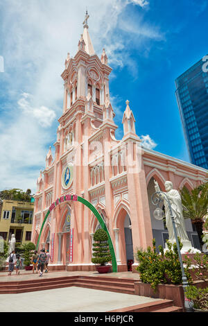 Vista esterna di Da Nang cattedrale (la Basilica del Sacro Cuore di Gesù). Da Nang city, Vietnam. Foto Stock